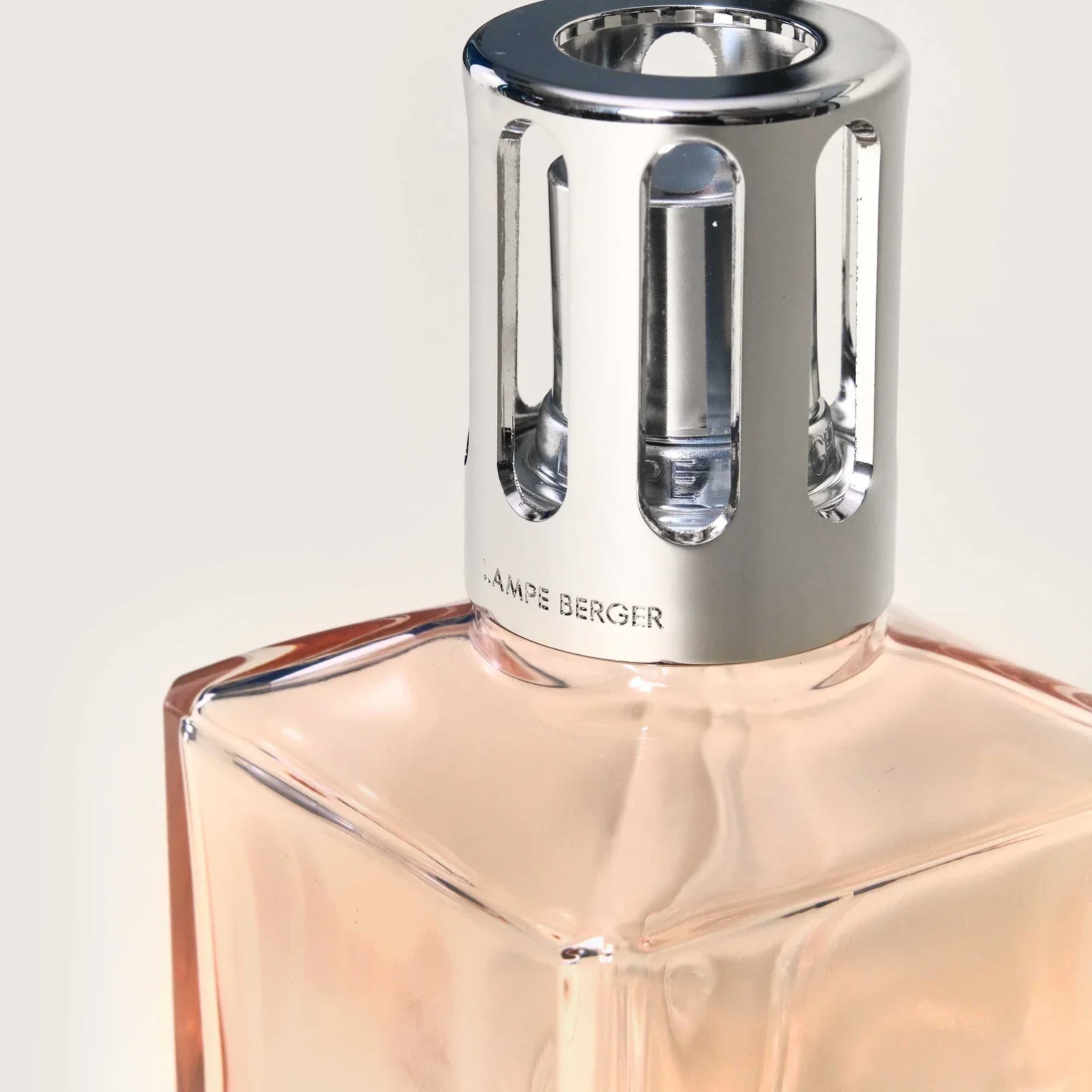 Blush & Spice - Blush Beige Carrée Fragrance Lamp Gift Set with Full-sized Winter Joy 997754