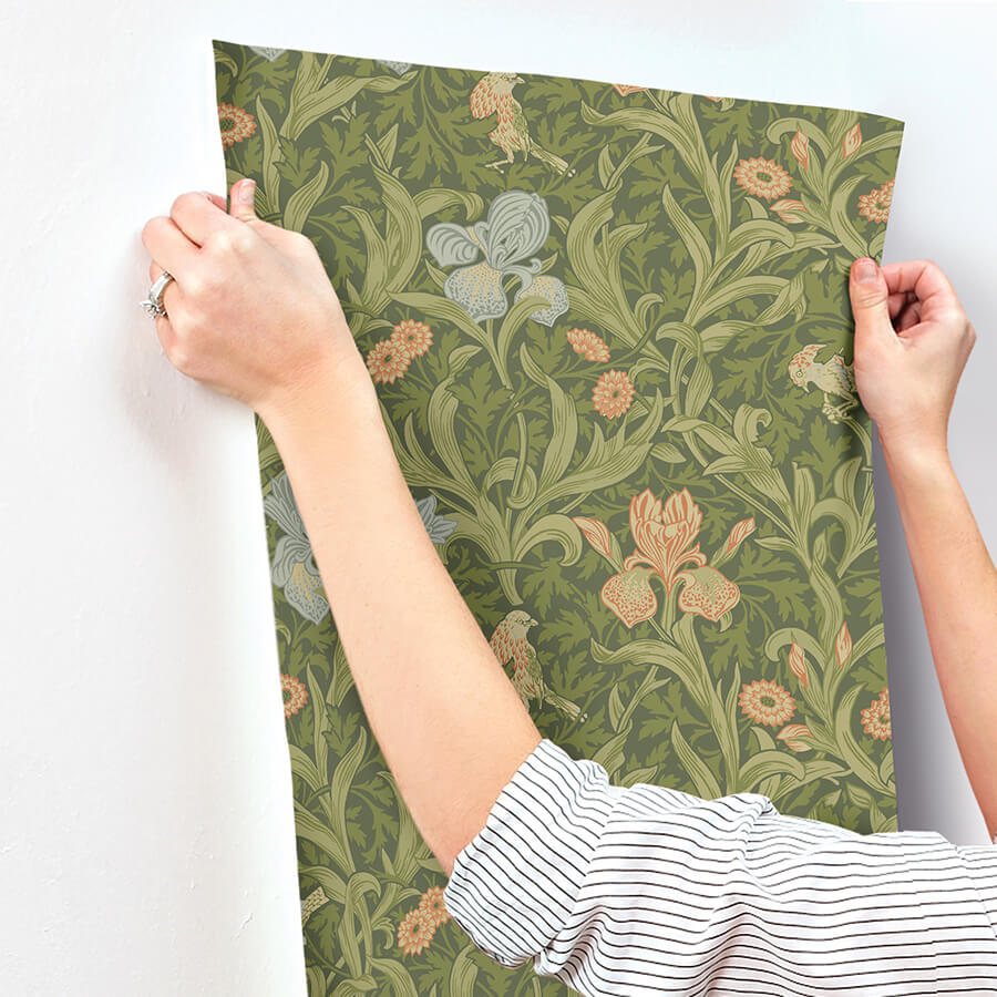 Iris Green Wild Gardens Wallpaper 82050/4171-82050