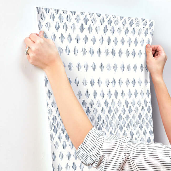 Diamond Ombre Wallpaper- Navy/White FH4042